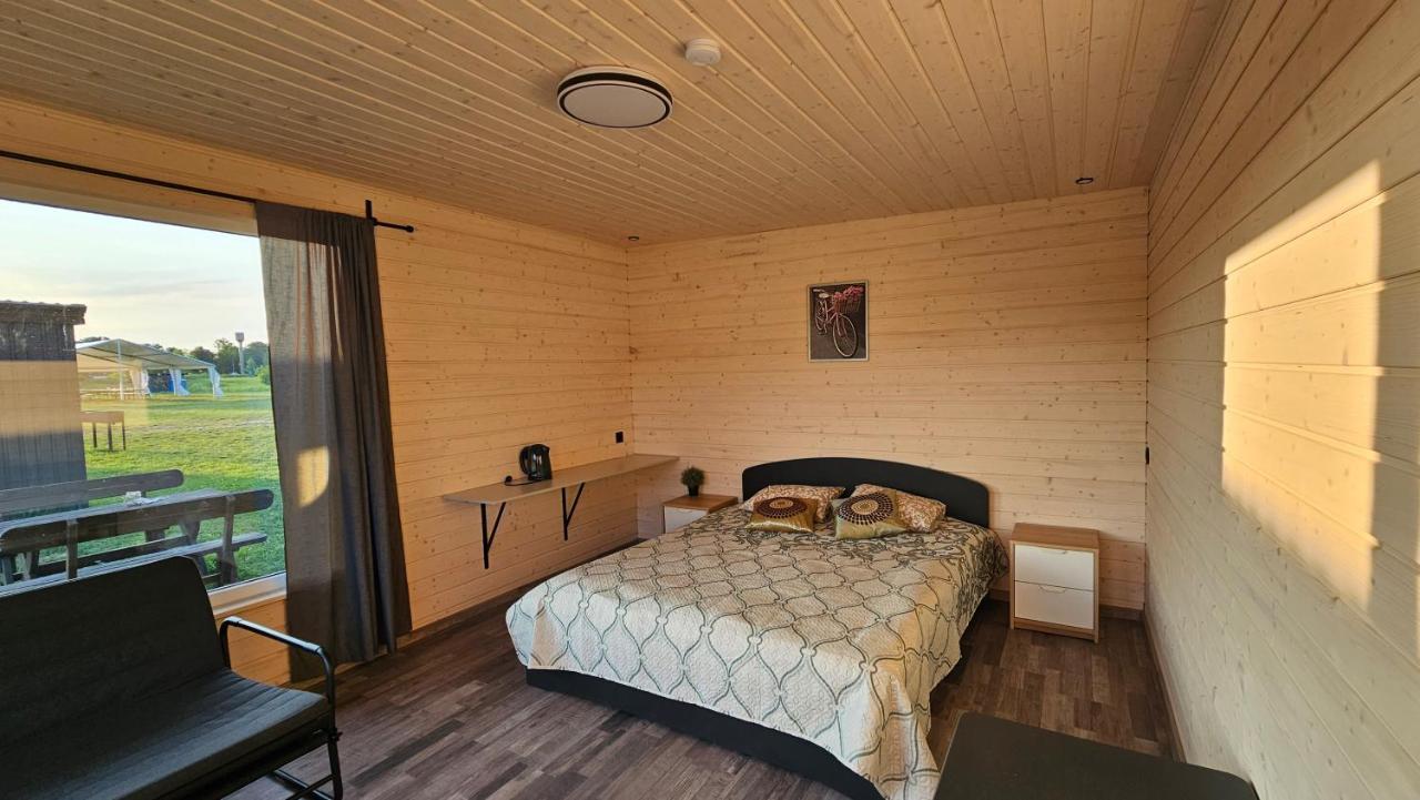 Tujas Diki Brīvdienu mājas